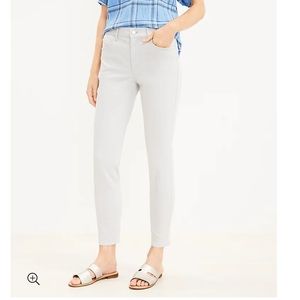 NWT LOFT Five Pocket Skinny Pants in Sateen in Silver Coin